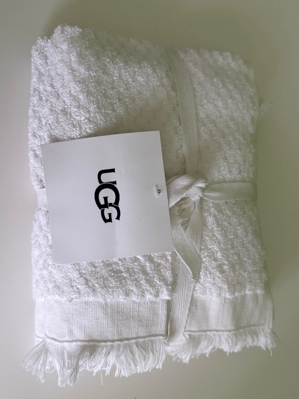 UGG set of 2 Hand Towels Fringed Textured White